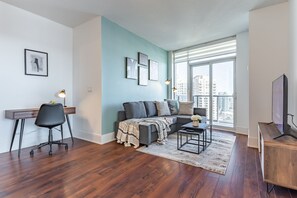 Living area - Luxurious 2 Bedroom Condo (Mississauga)