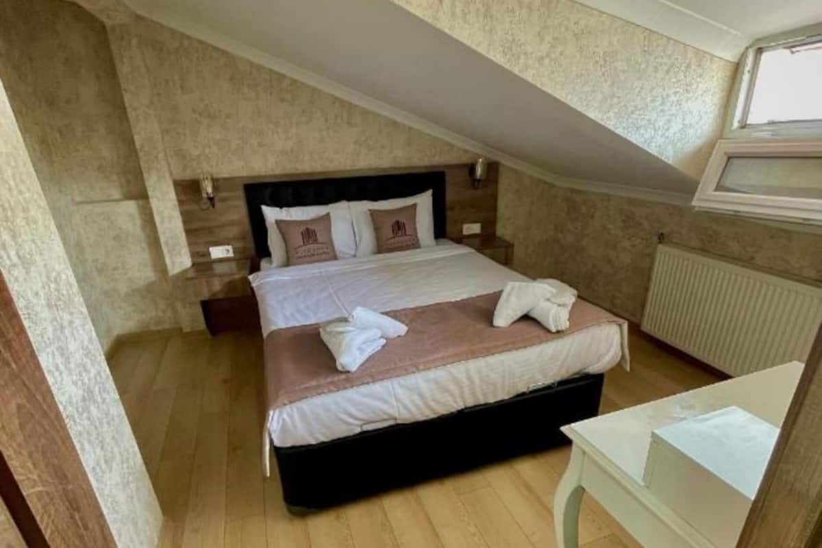 Deluxe Studio, City View | 1 bilik tidur, gebar bulu kapas, meja, langsir/tirai gelap terus