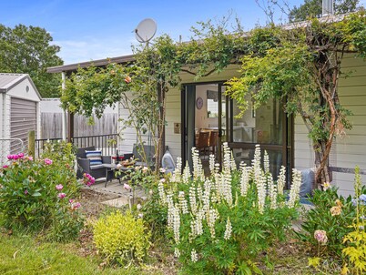 Rose Cottage - Lake Coleridge Holiday Home