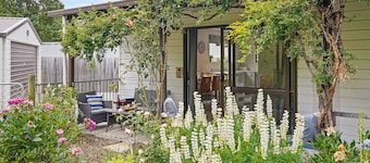 Rose Cottage - Lake Coleridge Holiday Home