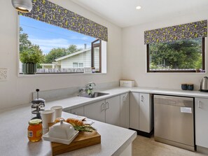 Fridge, microwave, dishwasher, toaster - Rose Cottage - Lake Coleridge Holiday Home (Lake Coleridge)