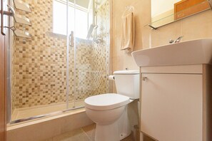 تجهيزات دش، مجففات شعر، مناشف، صاب�ون