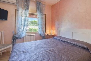 1 chambre, lit parapluie, Wi-Fi, draps fournis