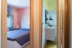 1 quarto, berço de viagem, Wi-Fi, roupa de cama