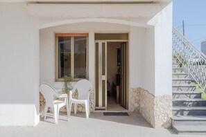 Exterior detail - Apartment in Villa Dany and Rebi (Fontane Bianche)