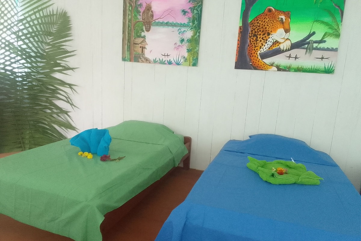 Eenvoudige eenpersoonskamer | 1 slaapkamer, beddengoed