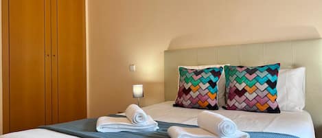 2 bedrooms, iron/ironing board, free WiFi, bed sheets