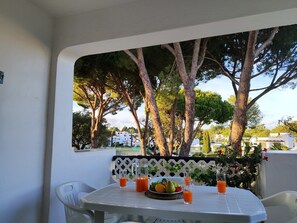 Outdoor dining - ALBUFEIRA BALAIA GOLF VILAGE 4 WITH POOL by HOMING (Albufeira)