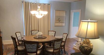 STORMFIELD WEST
Country charm nestled in Perry Mo, 3 miles from Mark Twain Lake
