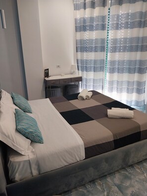 Egyptian cotton sheets, premium bedding, down comforters - Attico Central Station Napoli (Naples)