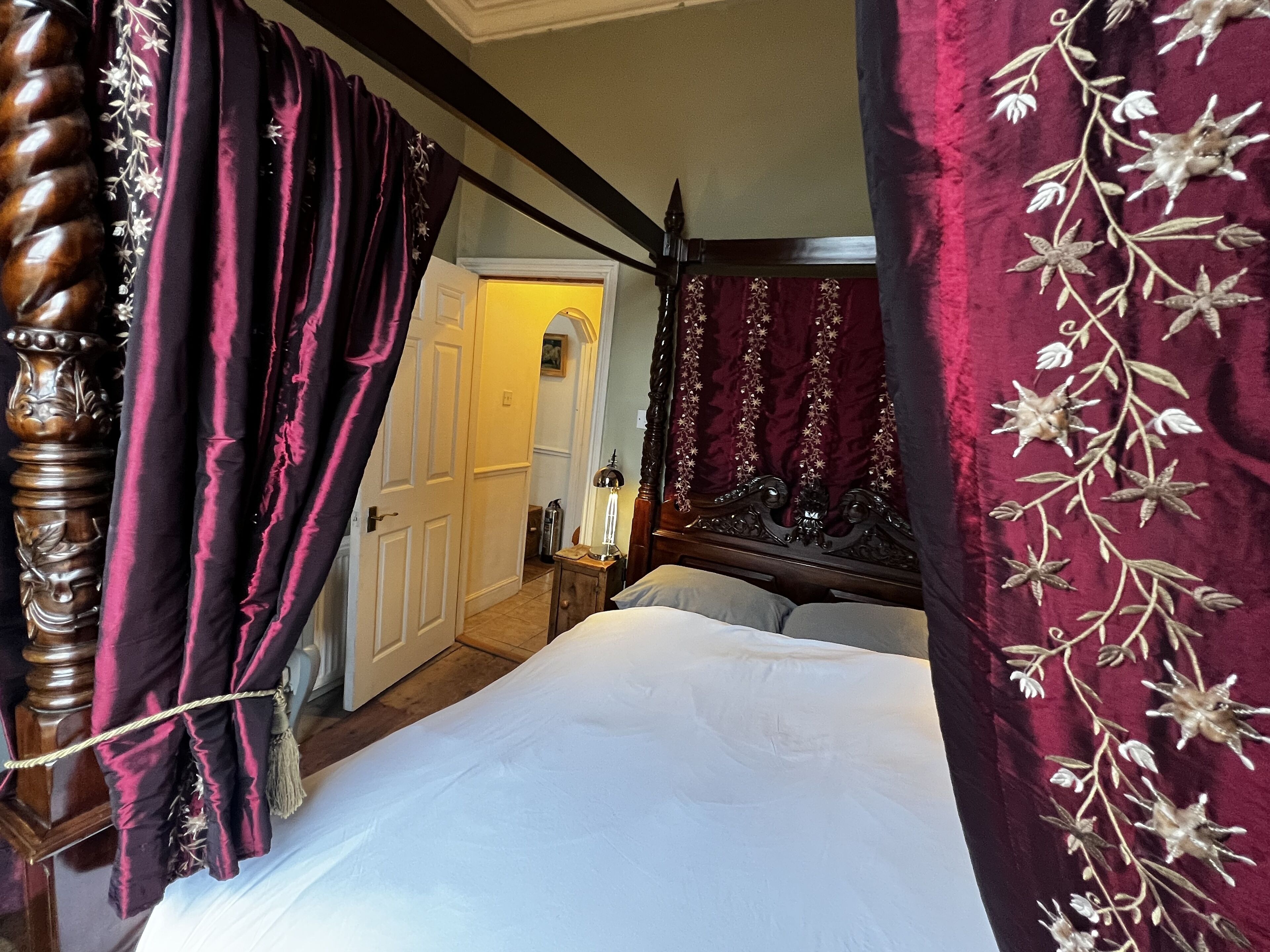 Junior Suite, 1 Double Bed, Non Smoking, Ensuite | Blackout curtains, iron/ironing board, free WiFi, bed sheets