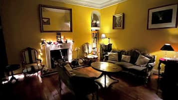 Junior Suite, 1 Double Bed, Non Smoking, Ensuite | 1 bedroom, blackout drapes, iron/ironing board, free WiFi