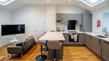 Cottage Tiêu chuẩn | Bếp riêng | Tủ lạnh, lò vi sóng, lò nướng, bếp nấu