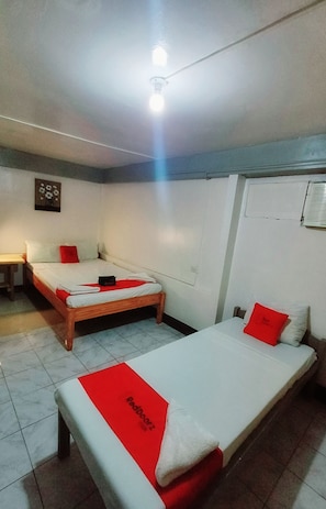 Room - San Juanico Travellers Inn - RedDoorz (Tacloban)