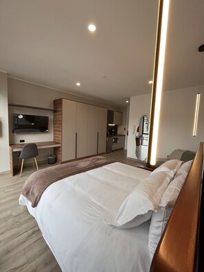 1 bedroom, desk, iron/ironing board, WiFi