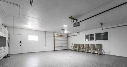 Fireplace|Garage|Pets|King Bed!