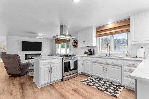 Fireplace|Garage|Pets|King Bed!