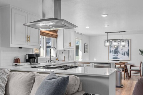 Fireplace|Garage|Pets|King Bed!