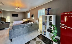 5 bedrooms, desk, iron/ironing board, free WiFi