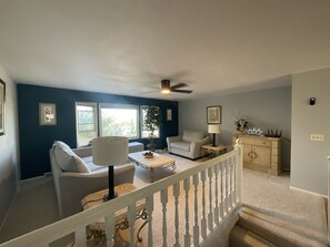 Living area - Spacious & quiet  Denver Home - 7bedroom, 5 bath & queen (Arvada)