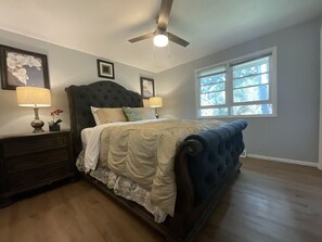 7 bedrooms, WiFi, bed sheets - Spacious & quiet  Denver Home - 7bedroom, 5 bath & queen (Arvada)