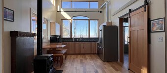 Farm Stay 8 miles N of Bozeman with stunning mountain views and great sunsets!
