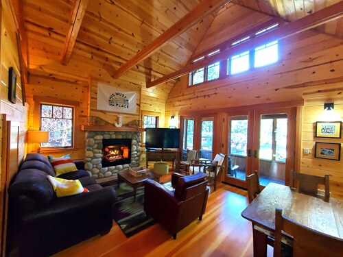 Log Cabin Inn - Cabin 12 on the Mckenzie River - minutes from Tokatee and Loloma