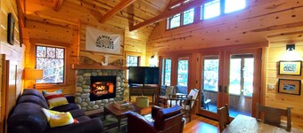 Log Cabin Inn - Cabin 12 on the Mckenzie River - minutes from Tokatee and Loloma