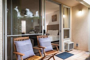 Iron/ironing board, WiFi, bed sheets, wheelchair access