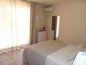 4 bedrooms, WiFi (free), bed sheets - Villa 'Torre Del Mar' with Sea View, Wi-Fi and Air Conditioning (Salobreña)