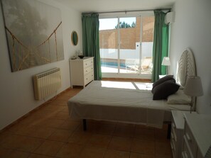 4 bedrooms, free WiFi, bed sheets