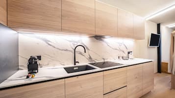 Fridge, microwave, stovetop, dishwasher