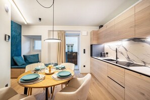 Dining - Studio Apartment 'Avia Living Elisabeth' with Mountain View and Wi-Fi (Brunico)
