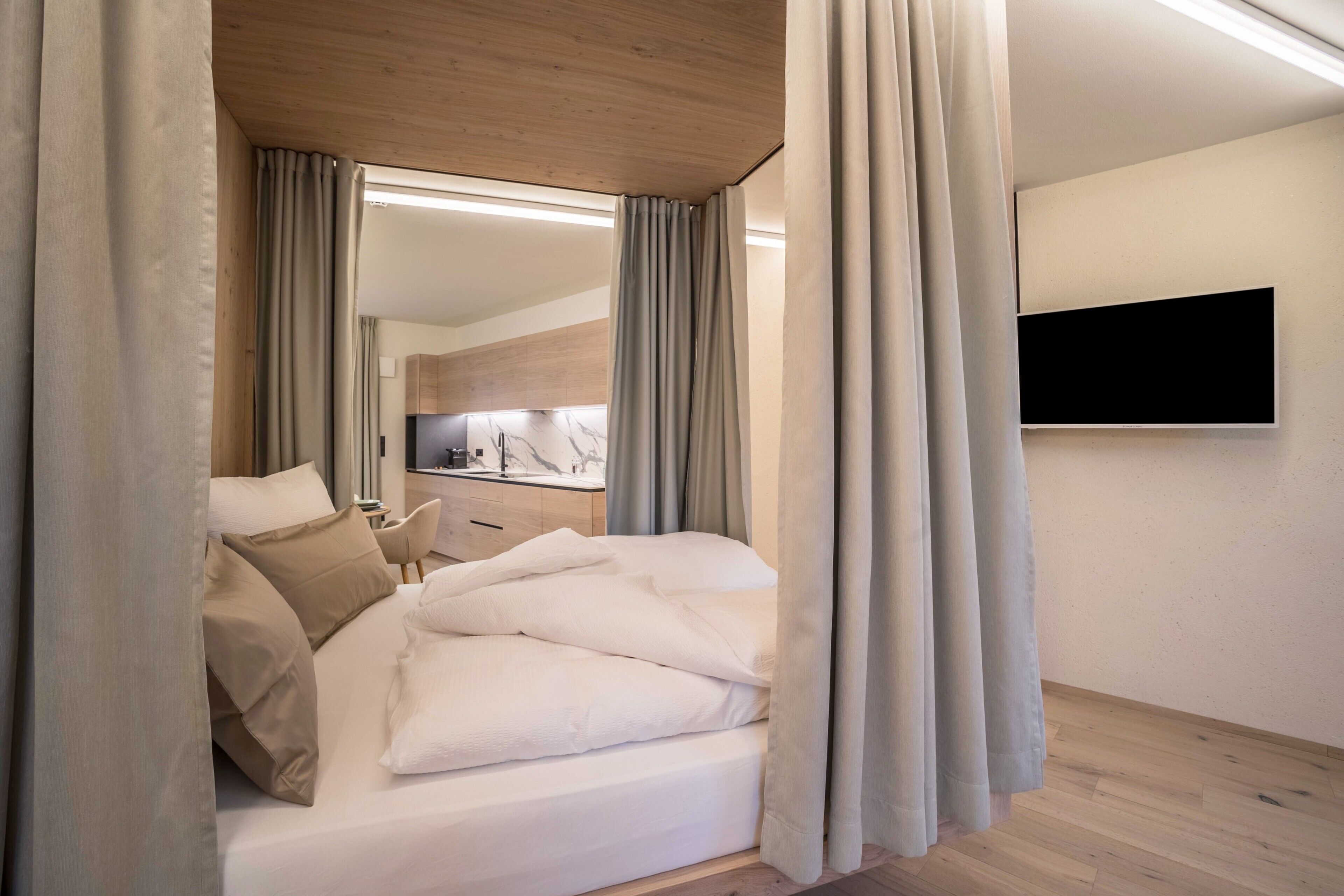 Free WiFi, bed sheets