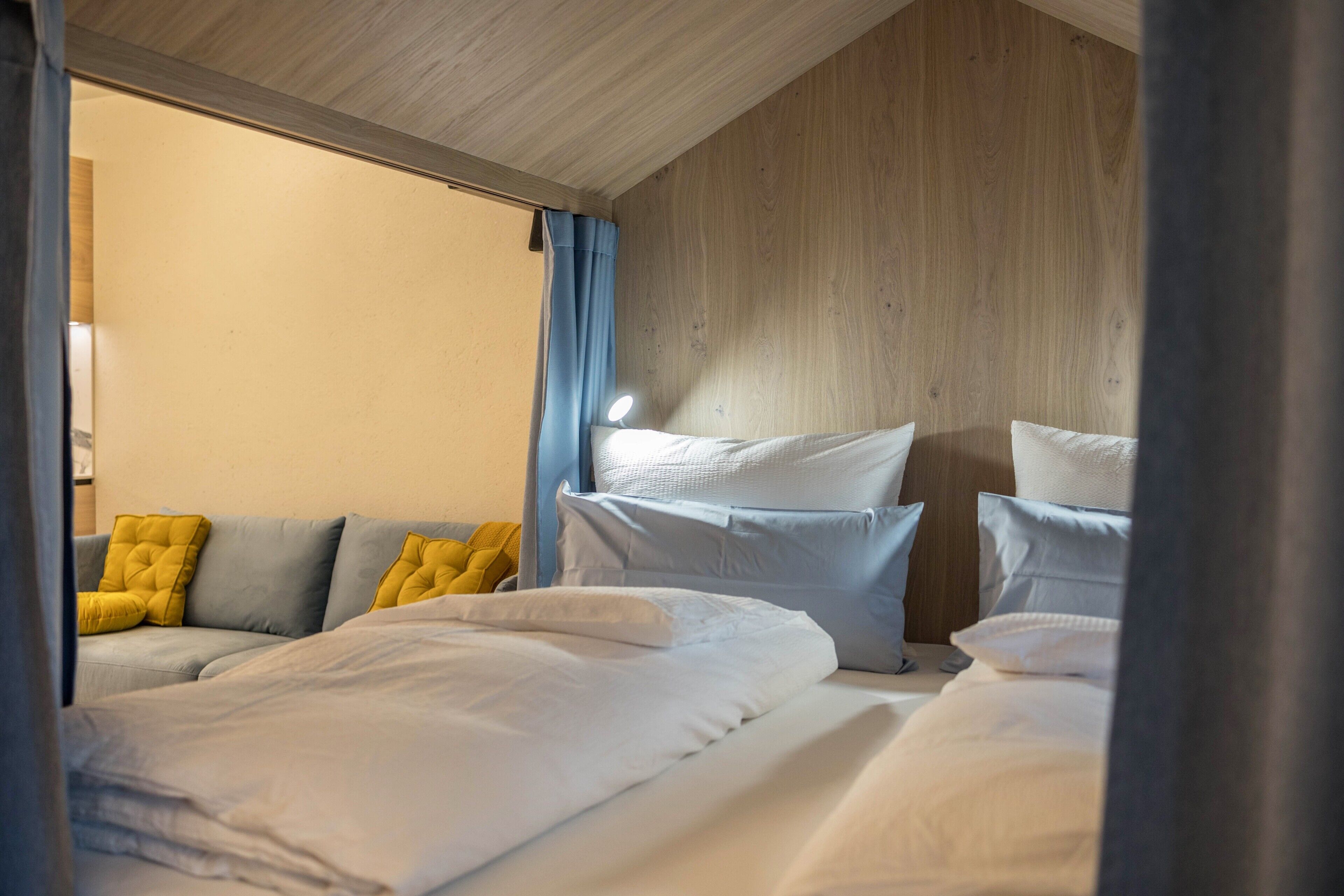 Free WiFi, bed sheets