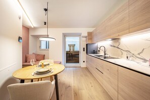Interior - Studio Apartment 'Avia Living Anna' with Mountain View, Balcony and Wi-Fi (Brunico)
