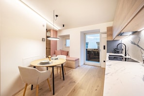 Interior - Studio Apartment 'Avia Living Anna' with Mountain View, Balcony and Wi-Fi (Brunico)