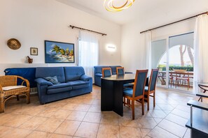 Televisión y chimenea 