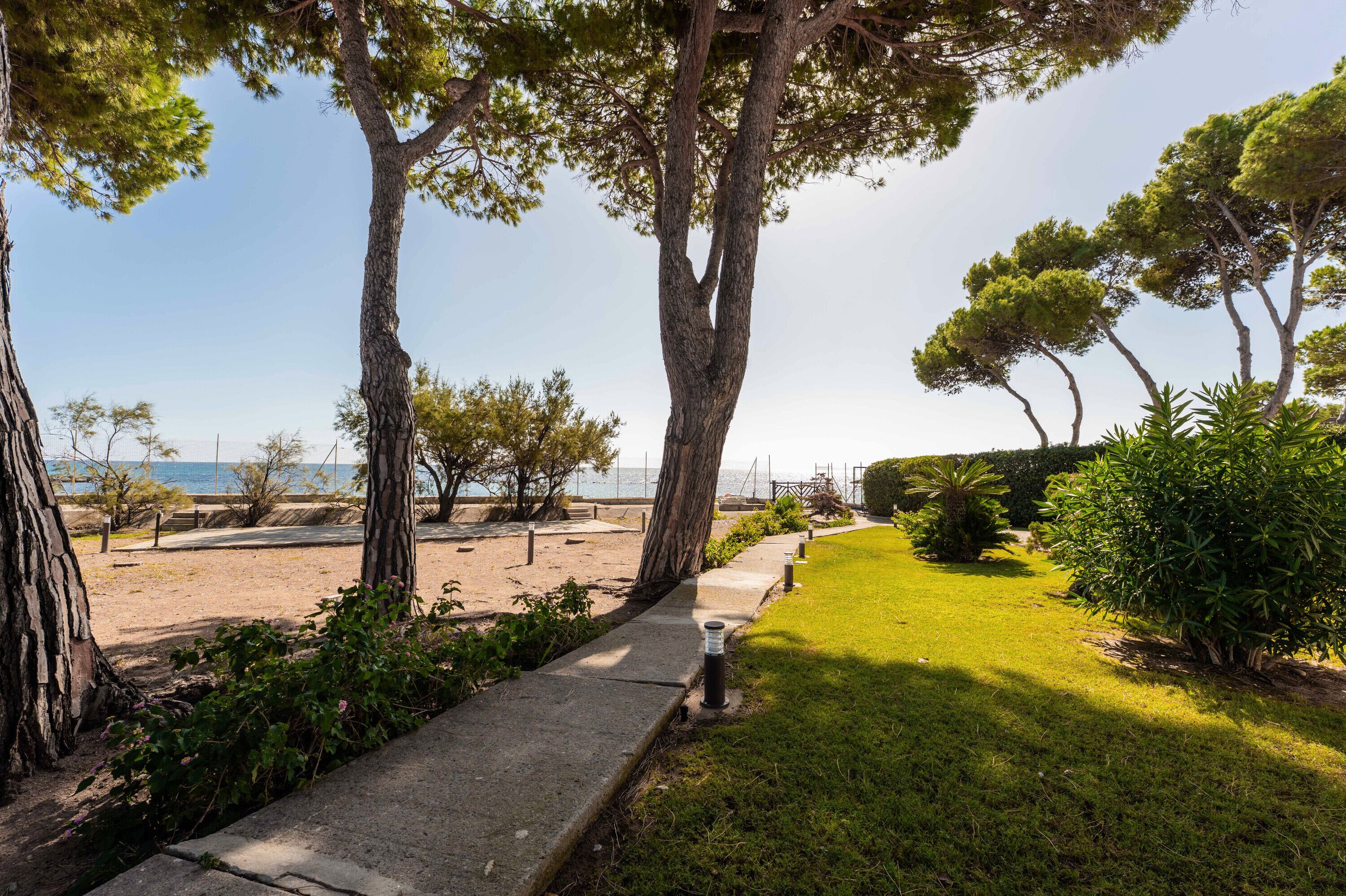 المنطقة المحيطة بالمنشأة