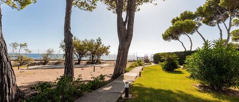 المنطقة المحيطة بالمنشأة