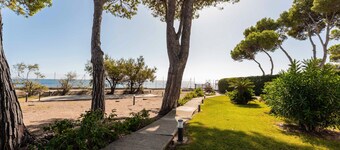 Holiday Home "Villa Judith" with Sea View, Private Terrace & Wi-Fi