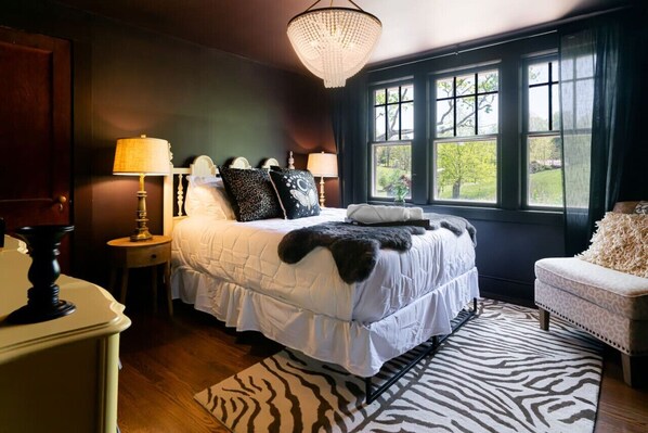 3 bedrooms, desk, iron/ironing board, free WiFi