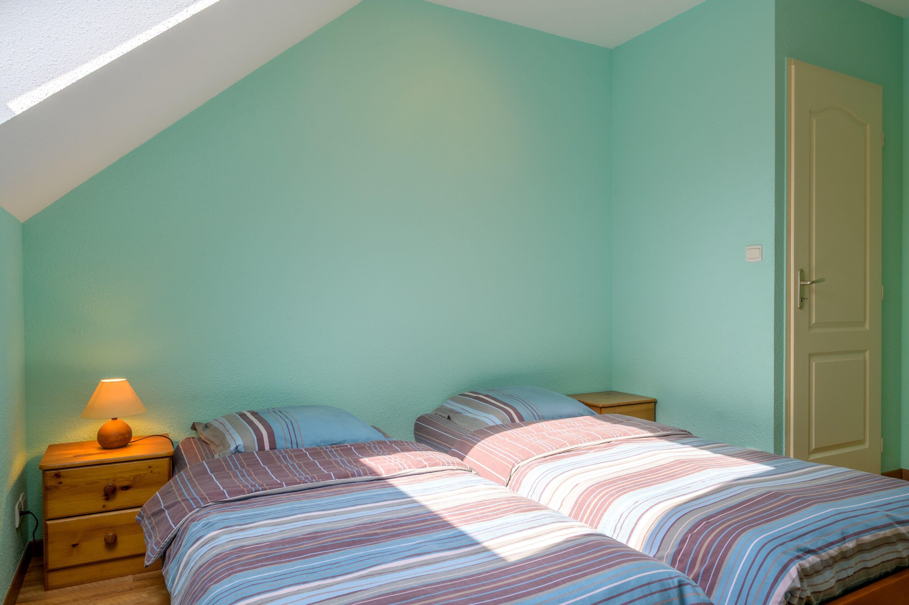 4 bedrooms, iron/ironing board, free WiFi, bed sheets