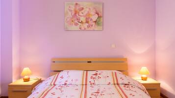 4 bedrooms, iron/ironing board, free WiFi, bed sheets