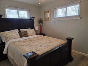 5 bedrooms, WiFi, bed sheets - Grace Lovely Denver Home - whole home, 5bedroom, 2bath  (Denver)