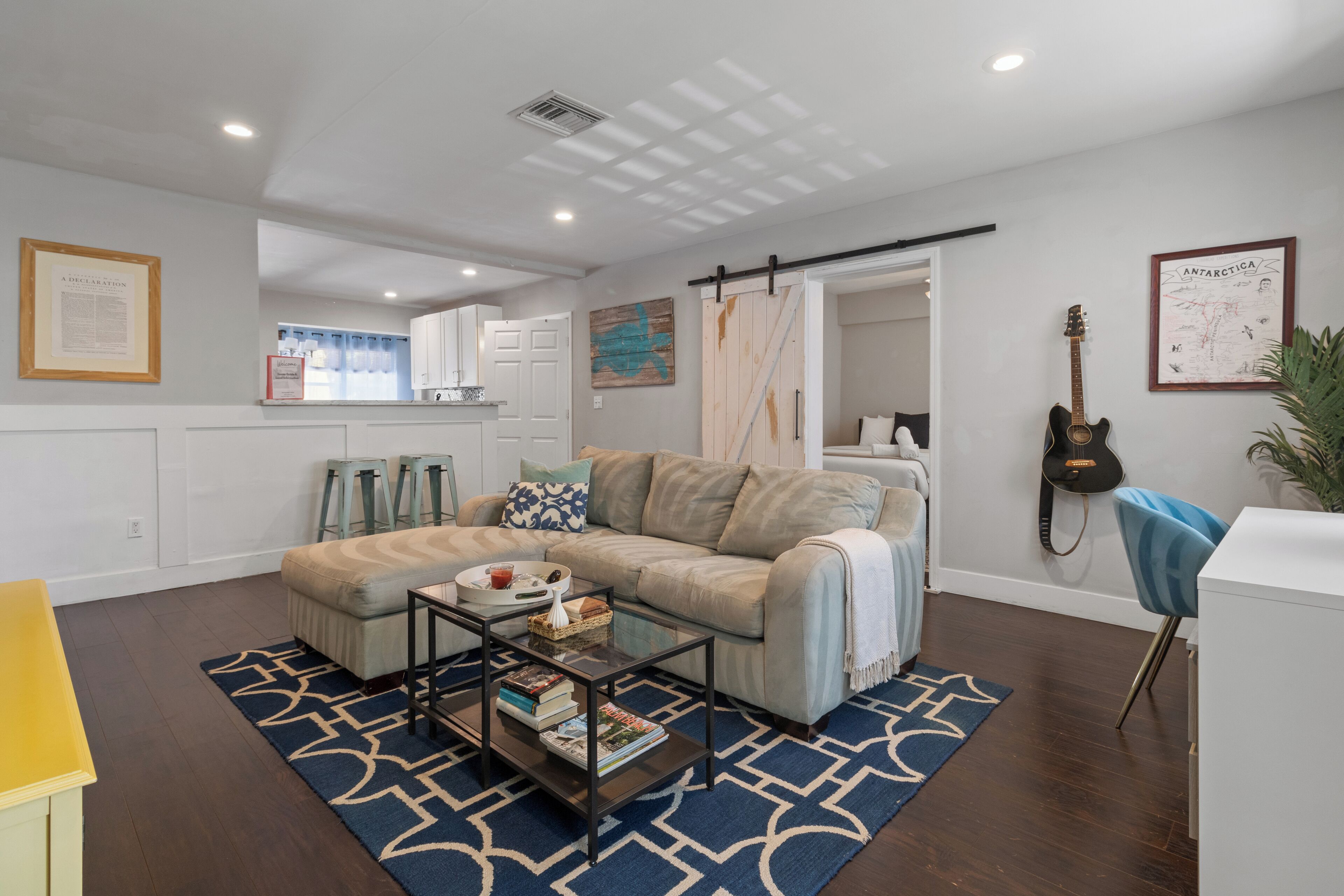 Smart TV, computer monitors