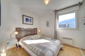 2 dormitorios, tabla de planchar con plancha, wifi gratis y ropa de cama