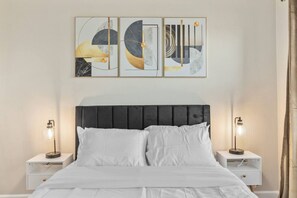 1 slaapkamer, een bureau, een strijkplank/strijkijzer, gratis wifi