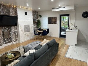 Living area - Prospect park Garden Apartment 
 (Brooklyn)