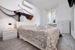 1 quarto, Wi-Fi de cortesia, roupa de cama